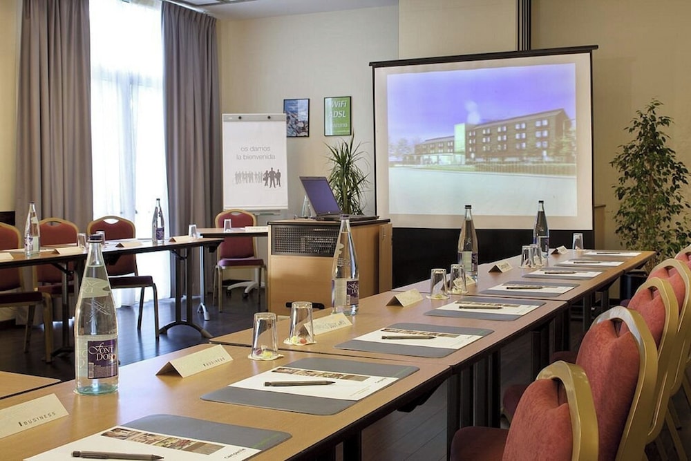 Travelodge BCN Cornellá Fira — Hotel building in Barcelona, Catalonia
