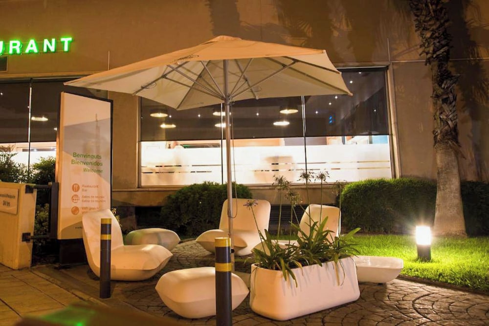 Travelodge BCN Cornellá Fira — Restaurant & bars in Barcelona, Catalonia
