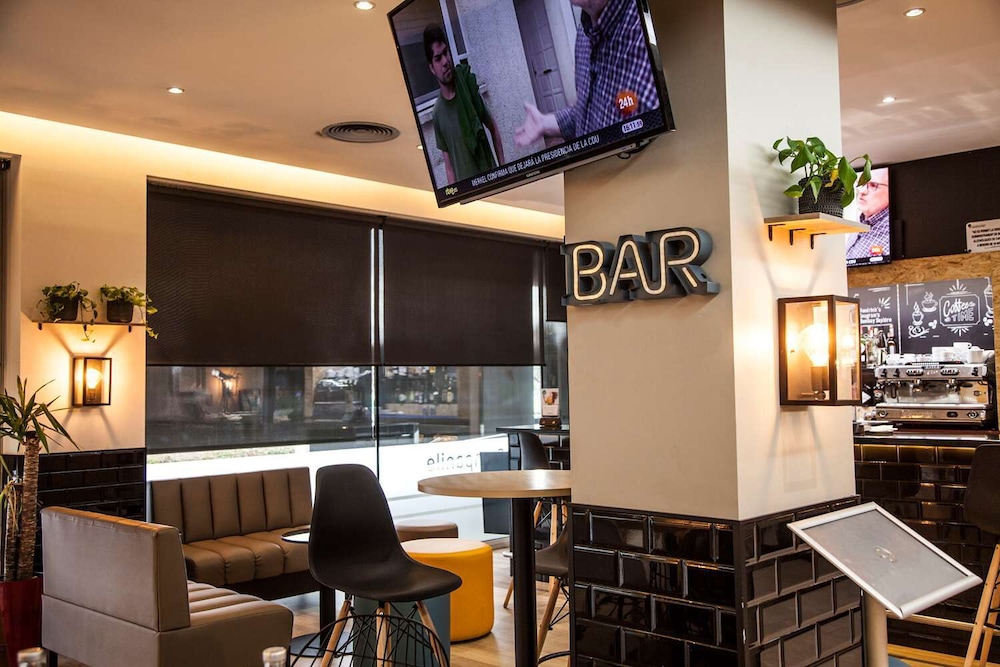 Travelodge BCN Cornellá Fira — Restaurant & bars in Barcelona, Catalonia