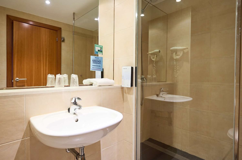 Travelodge BCN Cornellá Fira — Hotel rooms in Barcelona, Catalonia