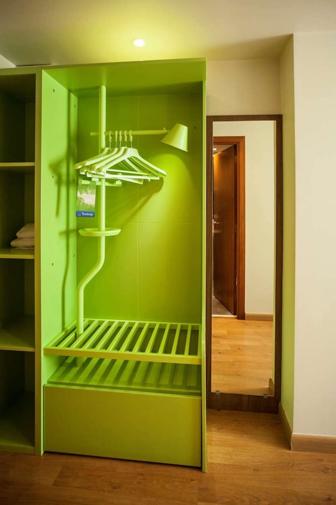 Travelodge BCN Cornellá Fira — Hotel rooms in Barcelona, Catalonia