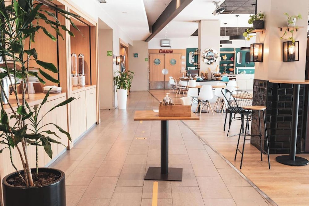 Travelodge BCN Cornellá Fira — Restaurant & bars in Barcelona, Catalonia