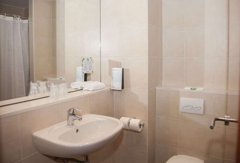 Travelodge BCN Cornellá Fira — Hotel rooms in Barcelona, Catalonia