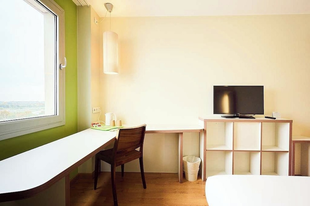 Travelodge BCN Cornellá Fira — Hotel rooms in Barcelona, Catalonia