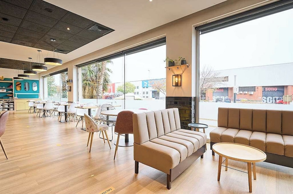 Travelodge BCN Cornellá Fira — Restaurant & bars in Barcelona, Catalonia
