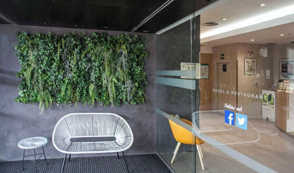 Travelodge BCN Cornellá Fira — Hotel rooms in Barcelona, Catalonia