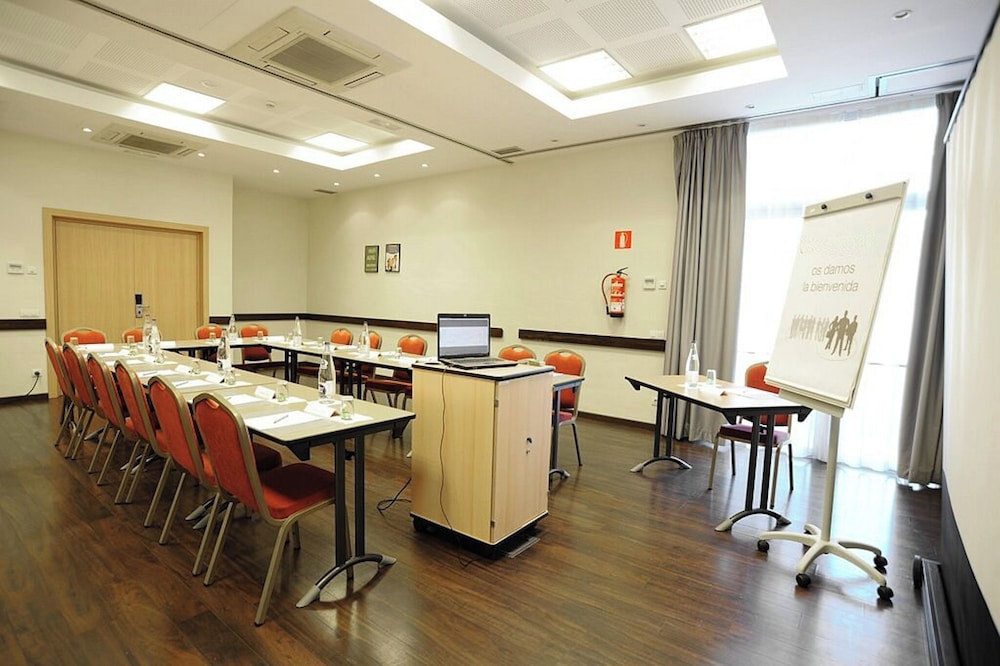 Travelodge BCN Cornellá Fira — Hotel building in Barcelona, Catalonia