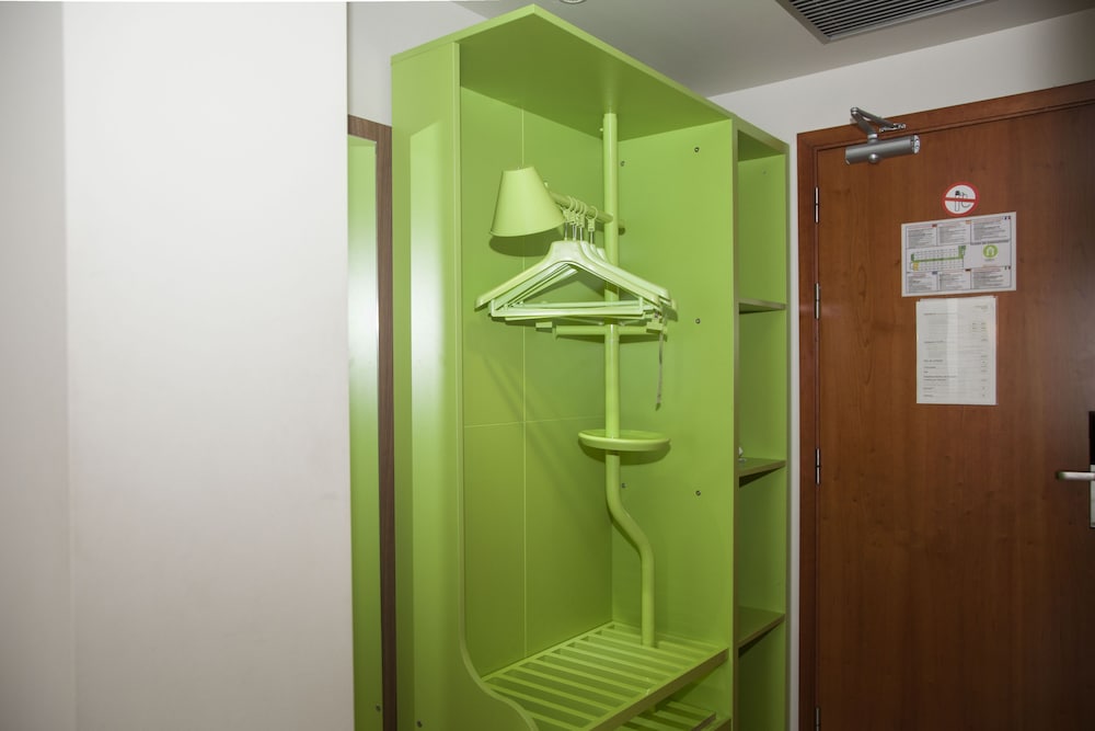 Travelodge BCN Cornellá Fira — Hotel rooms in Barcelona, Catalonia