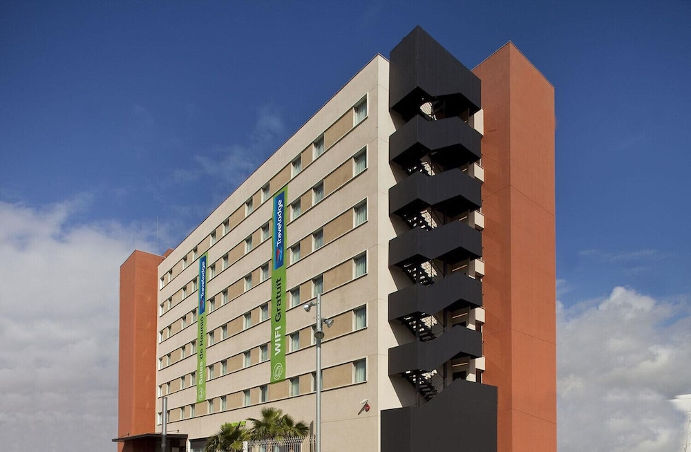 Travelodge BCN Cornellá Fira — Hotel building in Barcelona, Catalonia