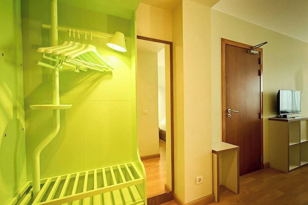 Travelodge BCN Cornellá Fira — Hotel rooms in Barcelona, Catalonia