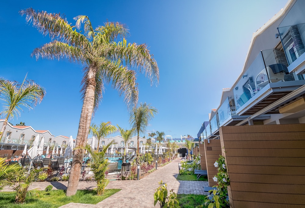 Hotel LIVVO Los Calderones - Adults Recommended — Hotel building in Maspalomas, Canary Islands