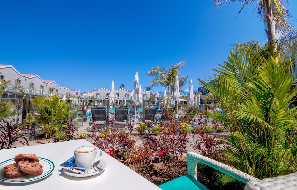 Hotel LIVVO Los Calderones - Adults Recommended — Swimming pool in Maspalomas, Canary Islands