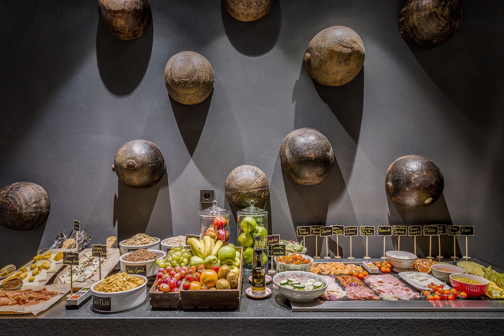 Room Mate Collection Gerard, Barcelona — Restaurant & bars in Barcelona, Catalonia