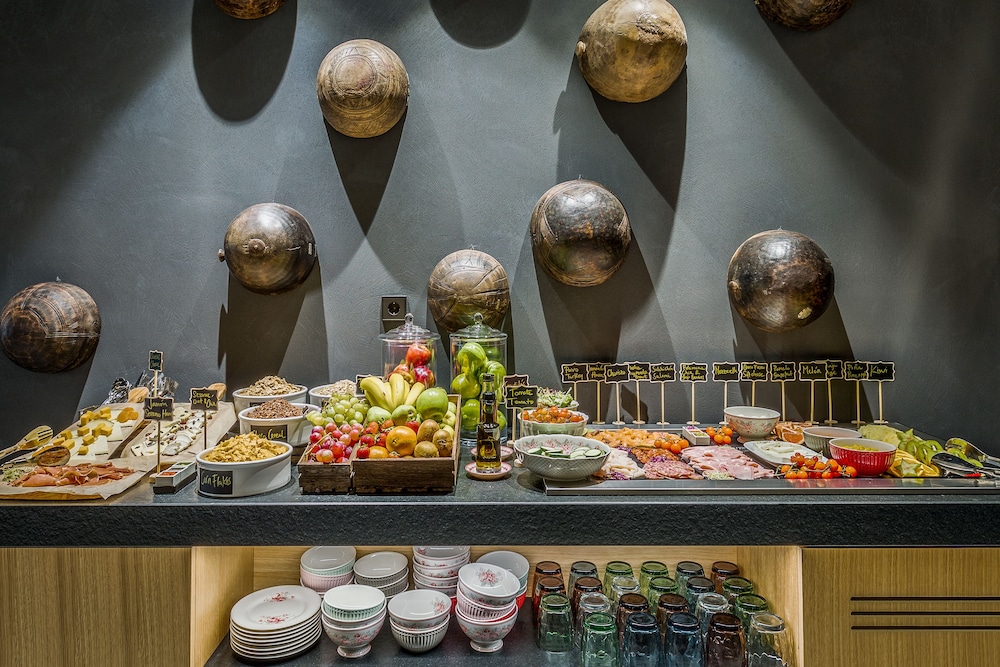 Room Mate Collection Gerard, Barcelona — Restaurant & bars in Barcelona, Catalonia