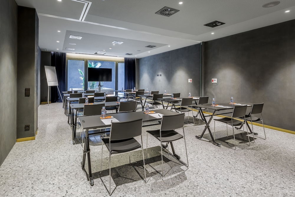 Room Mate Collection Gerard, Barcelona — Restaurant & bars in Barcelona, Catalonia