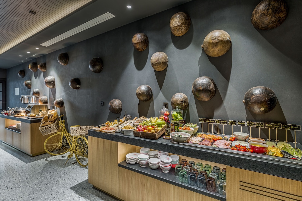 Room Mate Collection Gerard, Barcelona — Restaurant & bars in Barcelona, Catalonia