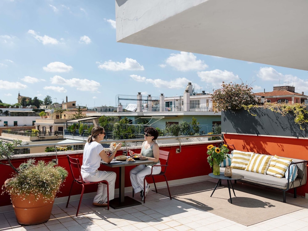 Mercure Roma Corso Trieste — Restaurant & bars in Rome, Lazio