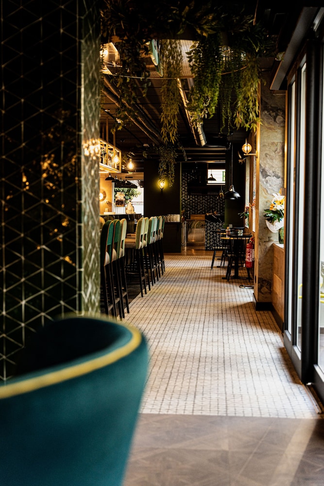 Mercure Roma Corso Trieste — Restaurant & bars in Rome, Lazio