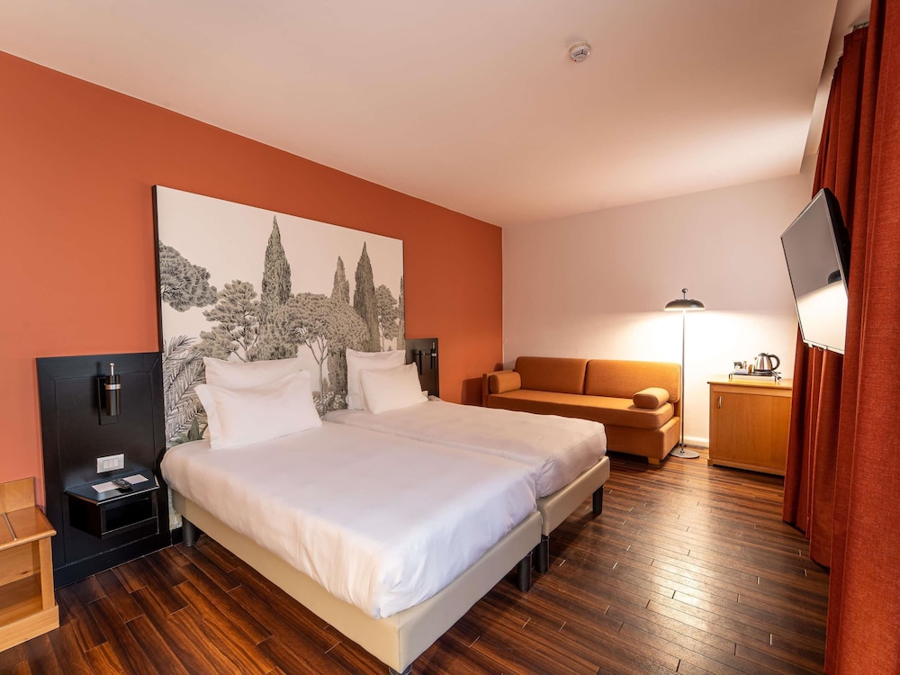 Mercure Roma Corso Trieste — Hotel rooms in Rome, Lazio