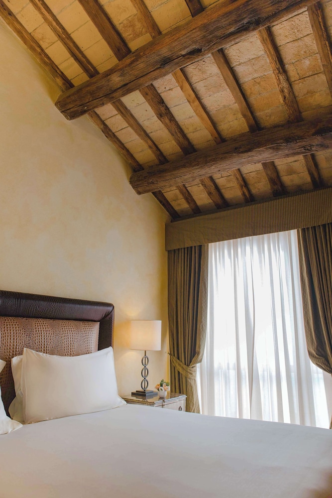 Anantara Palazzo Naiadi Rome Hotel - A Leading Hotel of the World — Hotel rooms in Rome, Lazio