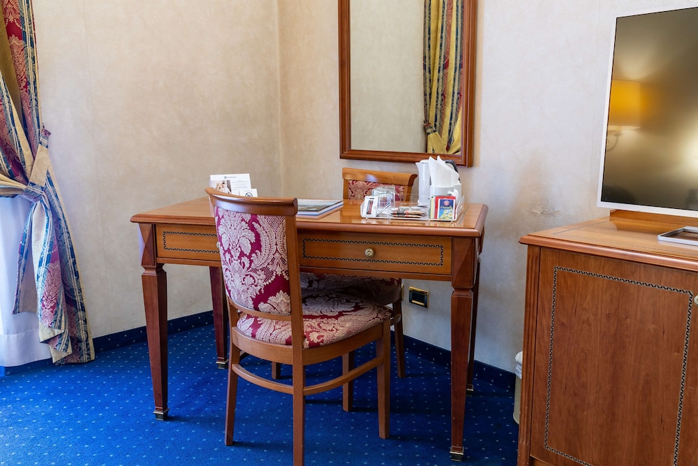 Hotel Cappello D'Oro, BW Signature Collection — Hotel rooms in Bergamo, Lombardy