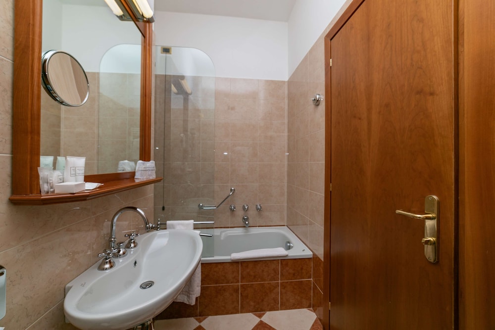 Hotel Cappello D'Oro, BW Signature Collection — Hotel rooms in Bergamo, Lombardy