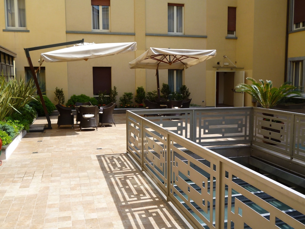 Hotel Cappello D'Oro, BW Signature Collection — Hotel building in Bergamo, Lombardy