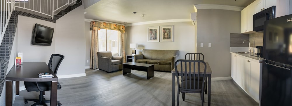 Alexis Park All Suite Resort — Hotel rooms in Las Vegas, Nevada