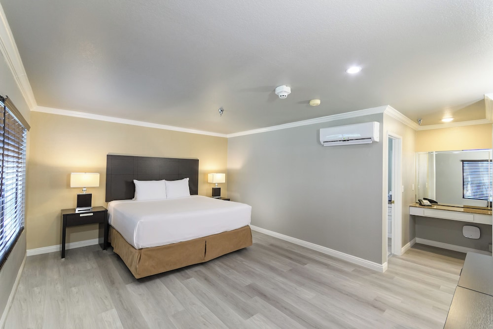 Alexis Park All Suite Resort — Hotel rooms in Las Vegas, Nevada