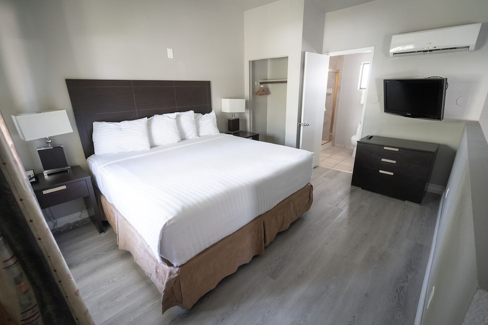 Alexis Park All Suite Resort — Hotel rooms in Las Vegas, Nevada