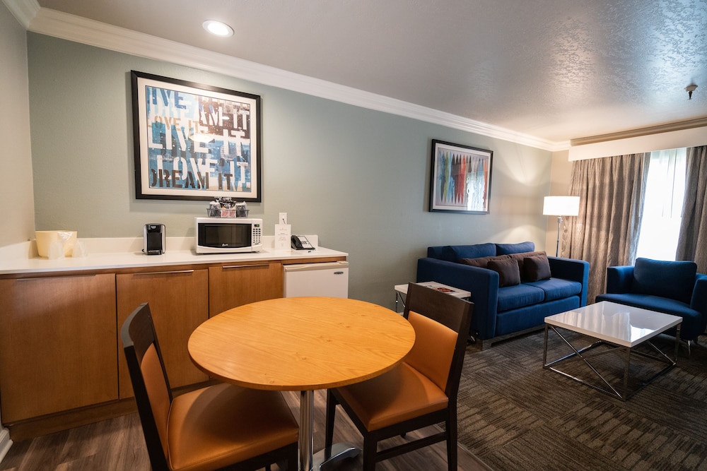 Alexis Park All Suite Resort — Hotel rooms in Las Vegas, Nevada