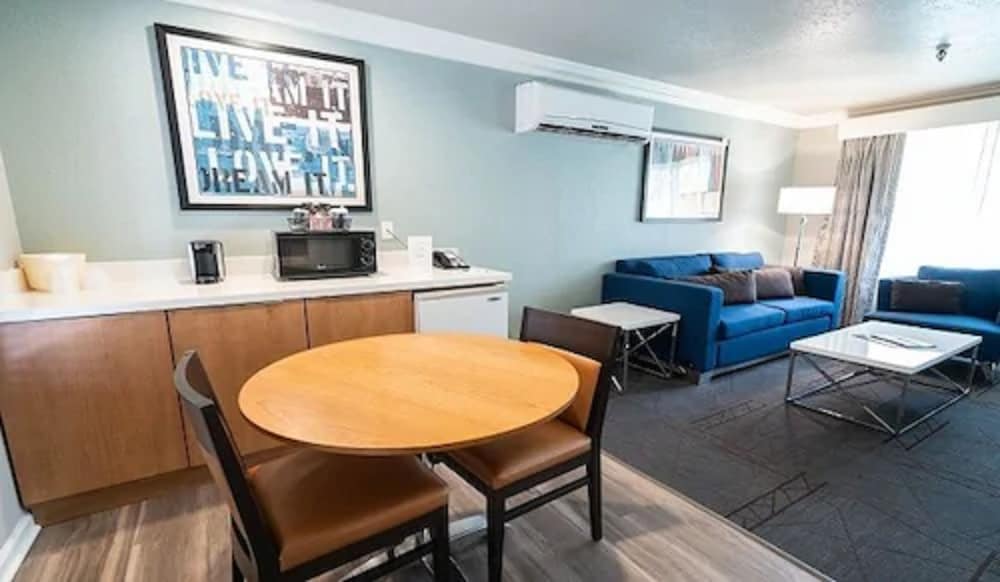 Alexis Park All Suite Resort — Hotel rooms in Las Vegas, Nevada
