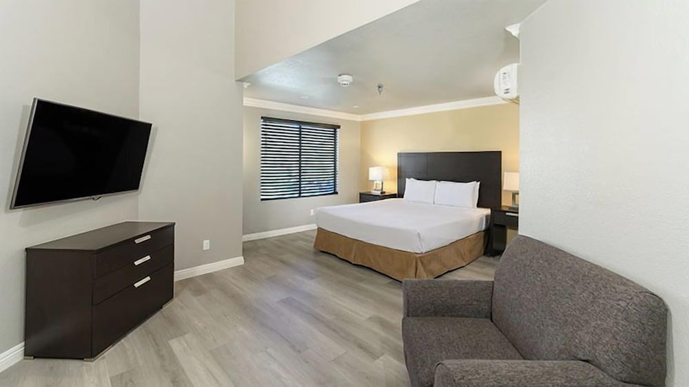 Alexis Park All Suite Resort — Hotel rooms in Las Vegas, Nevada