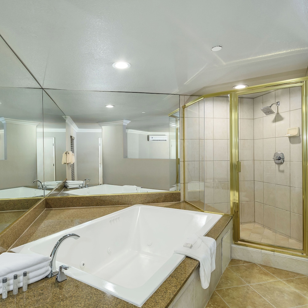 Alexis Park All Suite Resort — Hotel rooms in Las Vegas, Nevada