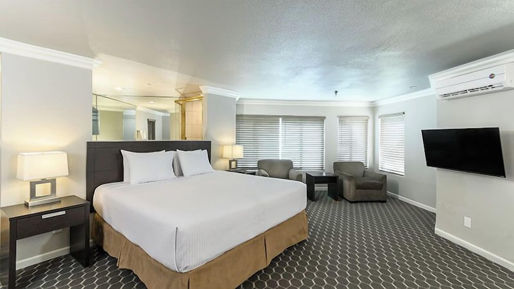 Alexis Park All Suite Resort — Hotel rooms in Las Vegas, Nevada