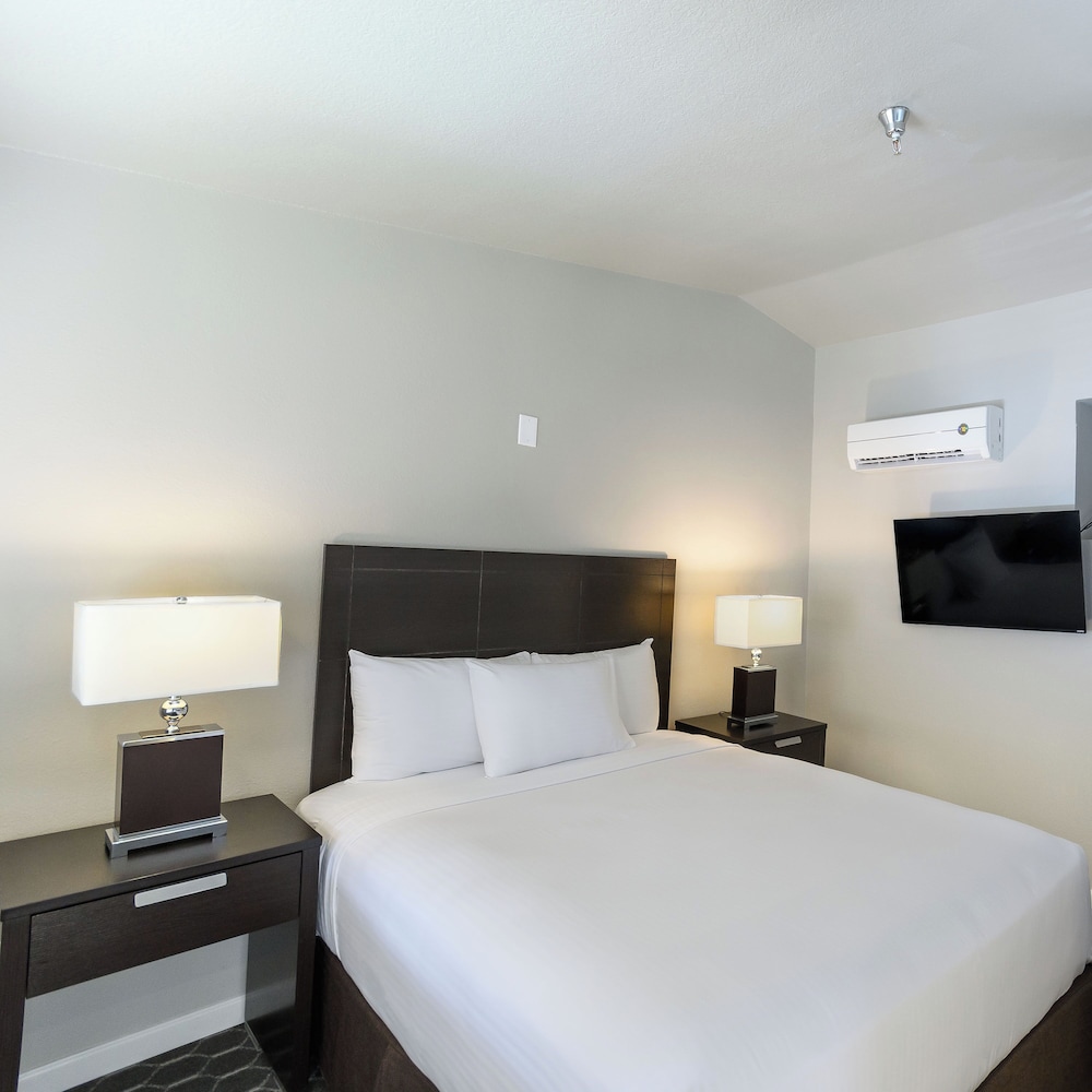 Alexis Park All Suite Resort — Hotel rooms in Las Vegas, Nevada