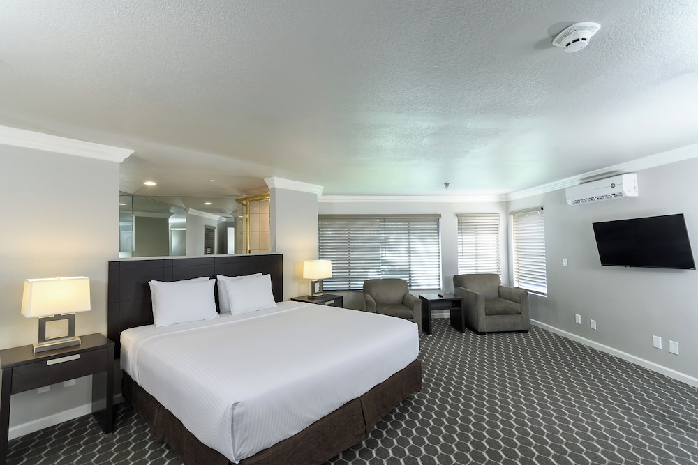 Alexis Park All Suite Resort — Hotel rooms in Las Vegas, Nevada