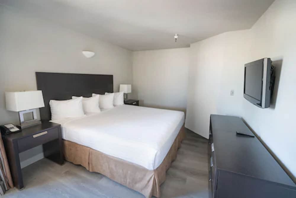 Alexis Park All Suite Resort — Hotel rooms in Las Vegas, Nevada
