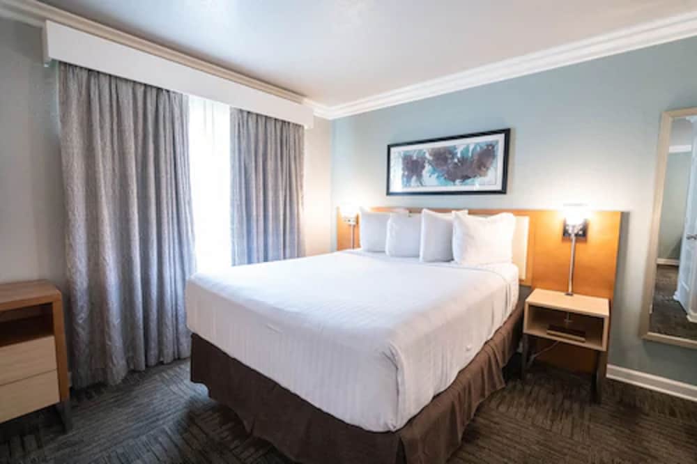 Alexis Park All Suite Resort — Hotel rooms in Las Vegas, Nevada