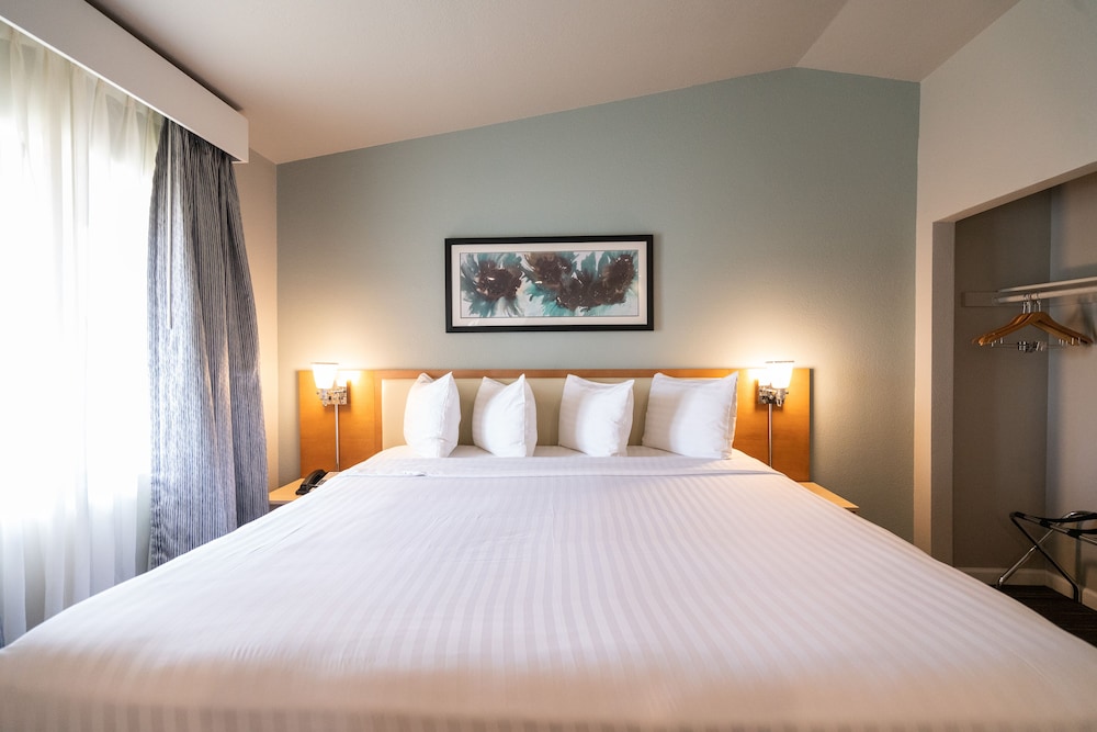 Alexis Park All Suite Resort — Hotel rooms in Las Vegas, Nevada