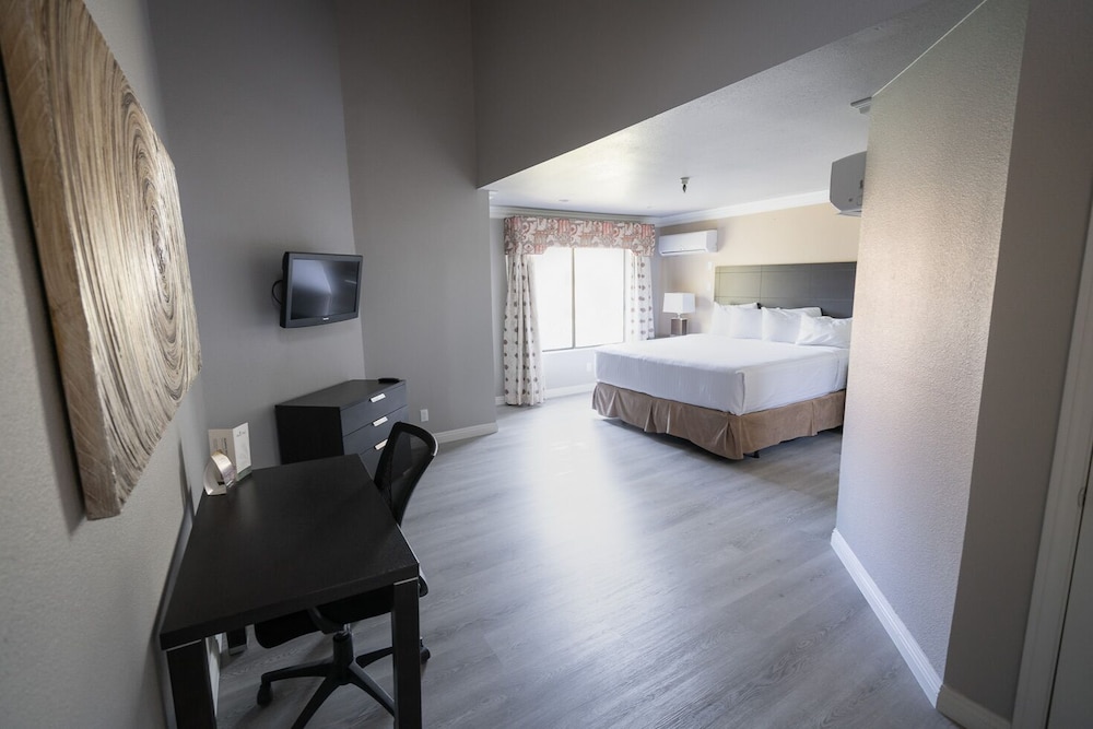 Alexis Park All Suite Resort — Hotel rooms in Las Vegas, Nevada