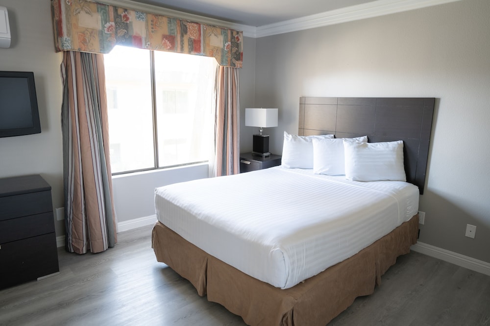 Alexis Park All Suite Resort — Hotel rooms in Las Vegas, Nevada