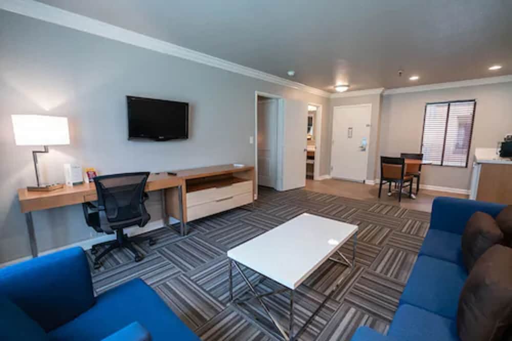 Alexis Park All Suite Resort — Hotel rooms in Las Vegas, Nevada
