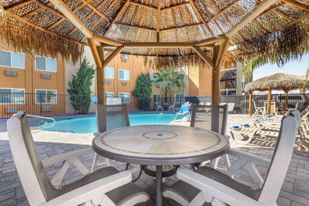Best Western McCarran Inn — Swimming pool in Las Vegas, Nevada