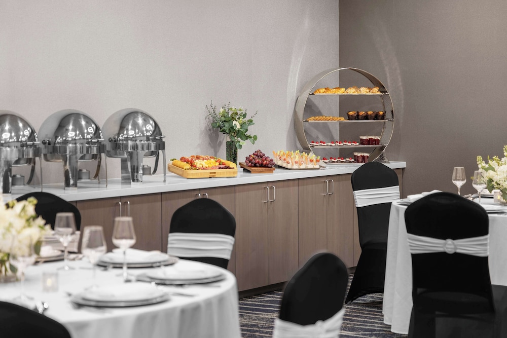 DoubleTree by Hilton Las Vegas Airport — Restaurant & bars in Las Vegas, Nevada