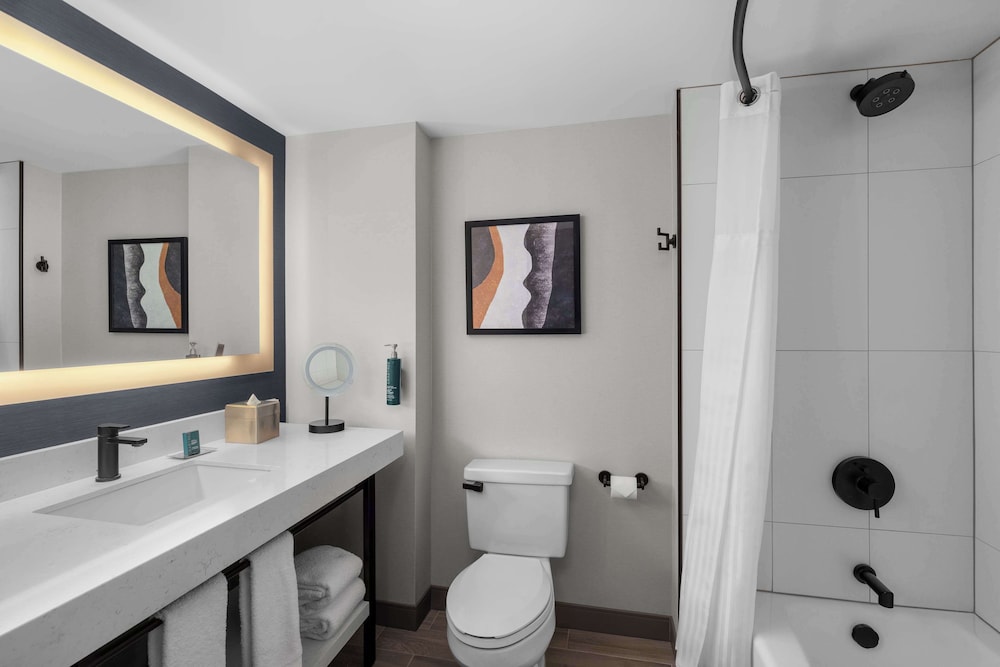 DoubleTree by Hilton Las Vegas Airport — Hotel rooms in Las Vegas, Nevada
