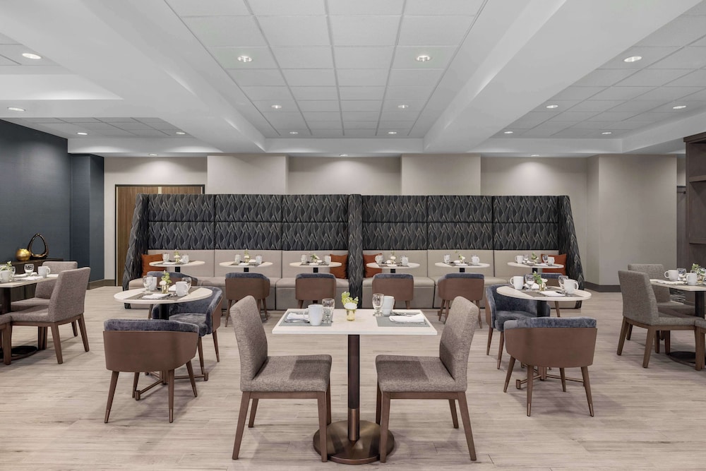 DoubleTree by Hilton Las Vegas Airport — Restaurant & bars in Las Vegas, Nevada