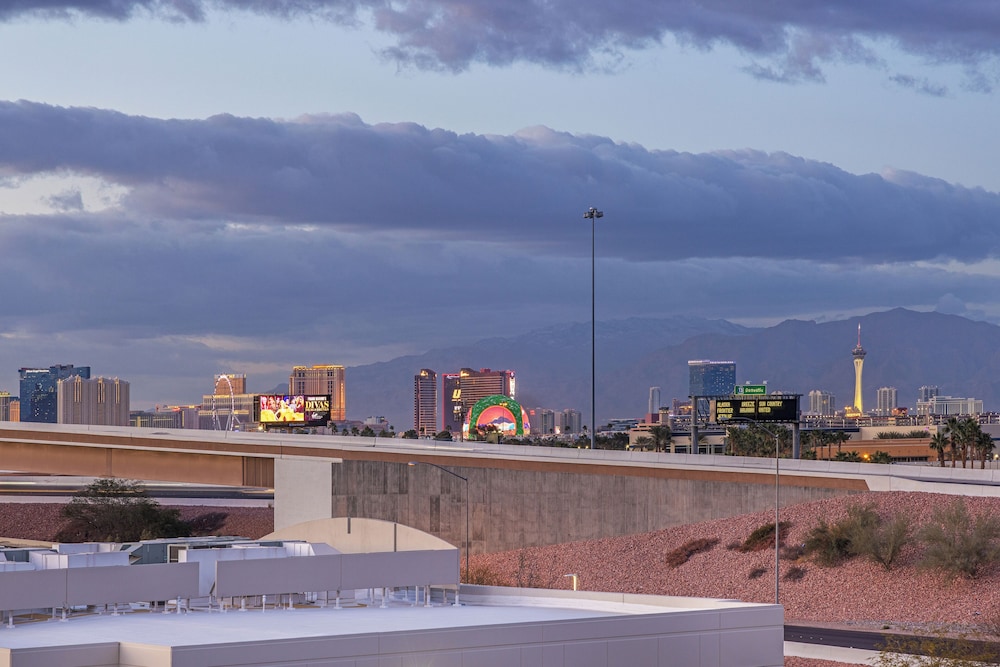 DoubleTree by Hilton Las Vegas Airport — Attractions in the area in Las Vegas, Nevada