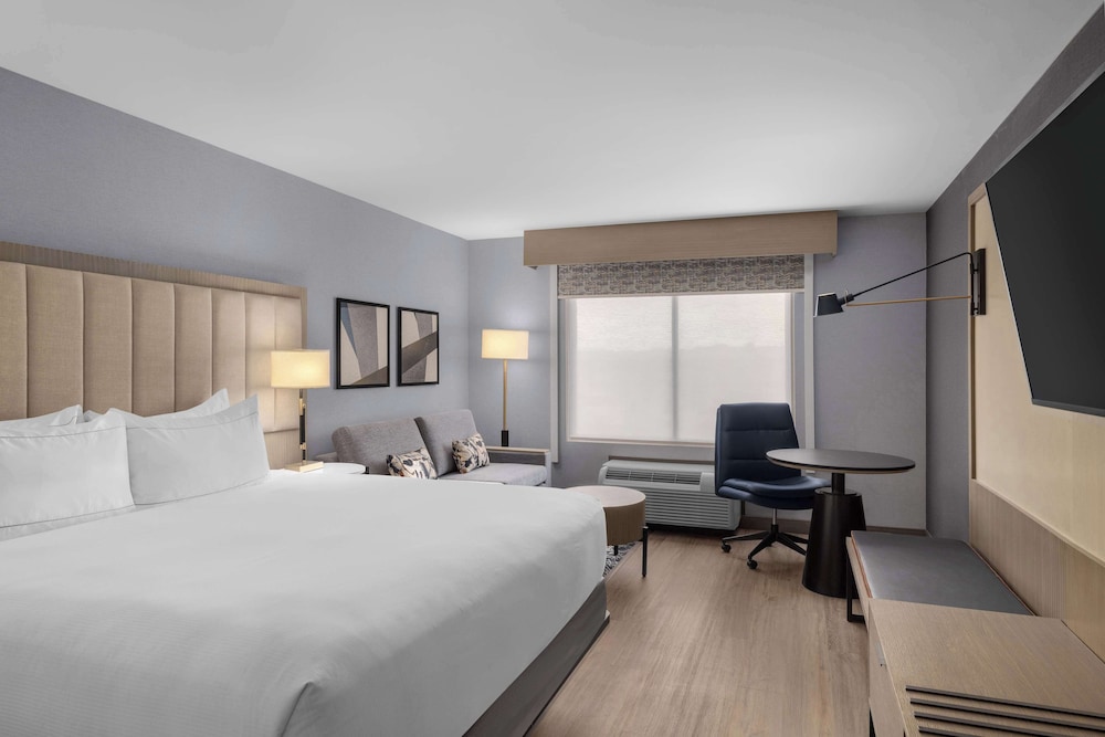 DoubleTree by Hilton Las Vegas Airport — Hotel rooms in Las Vegas, Nevada