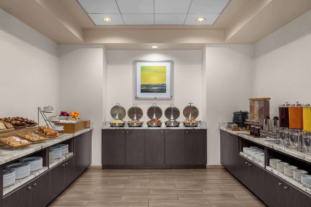 DoubleTree by Hilton Las Vegas Airport — Restaurant & bars in Las Vegas, Nevada